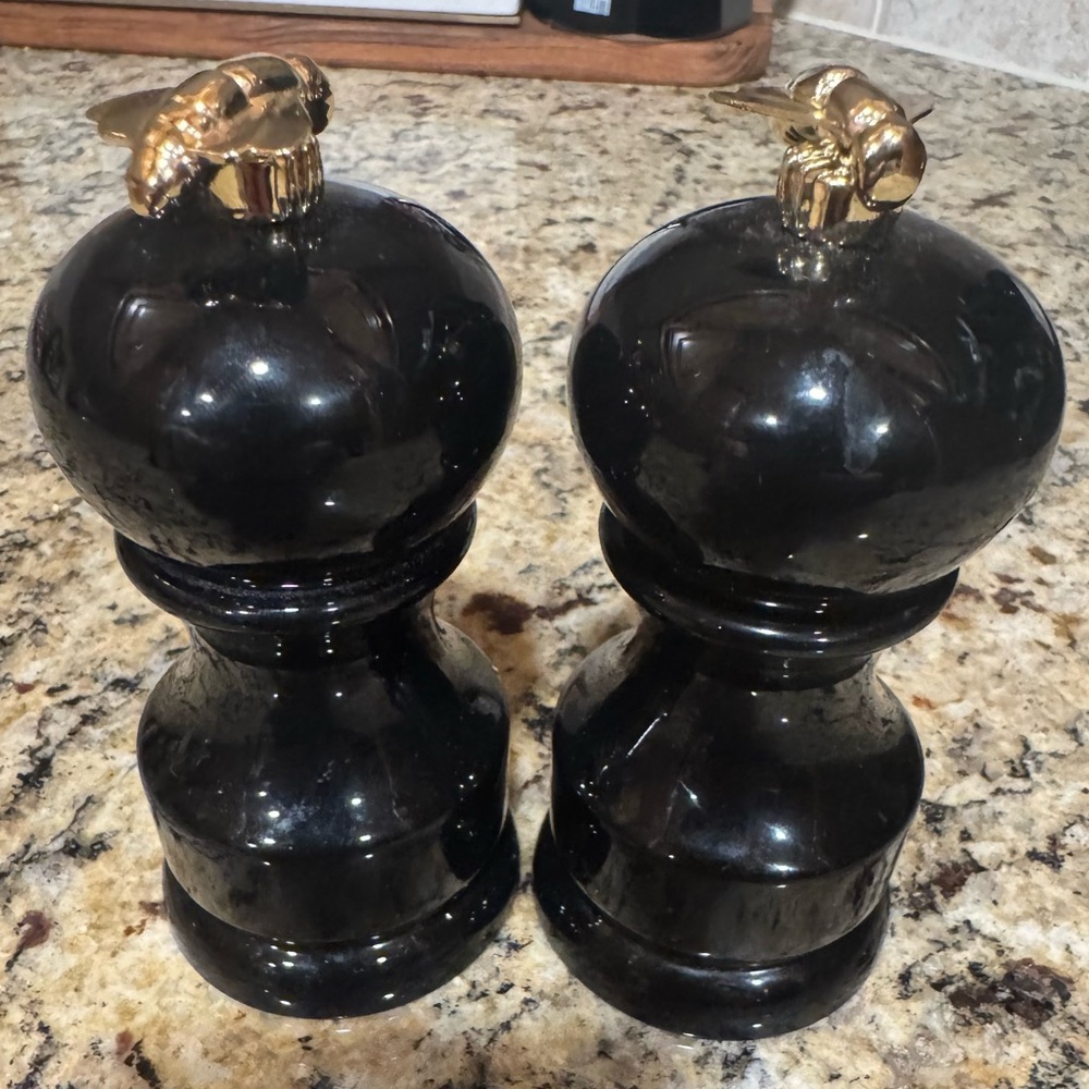 Williams Sonoma Black and Gold Pepper Mills